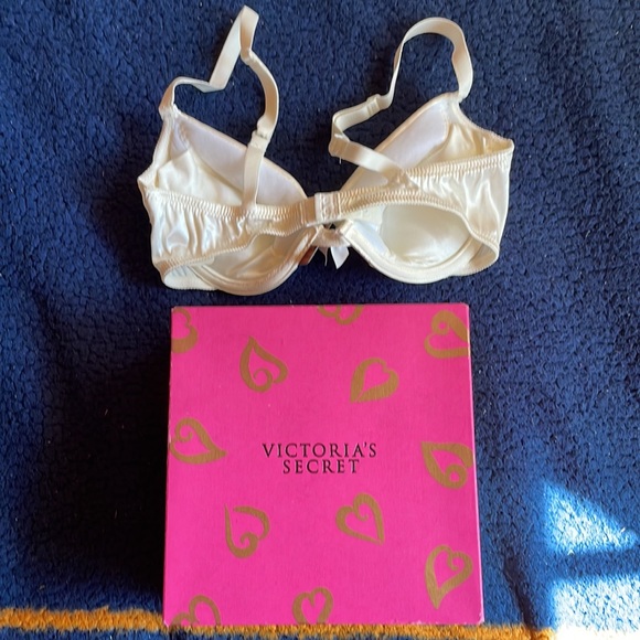 NWT Victoria Secret vintage the miracle bra - Picture 2 of 5
